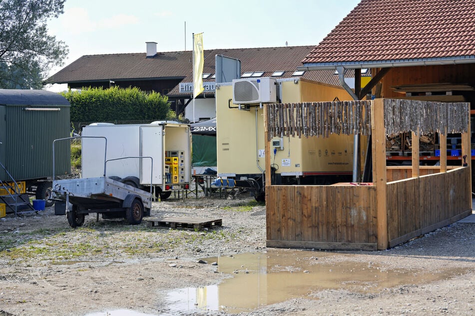 Ein Dorffest im bayrischen Egling eskalierte am Samstag. Jetzt sitzt ein junger Mann in U-Haft.