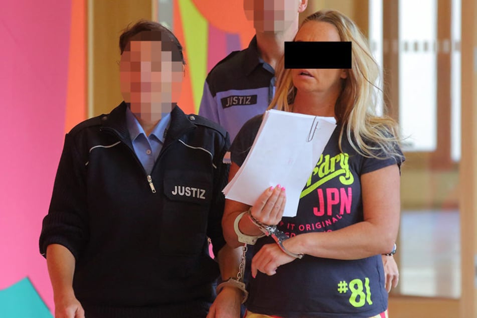 Intimes Versteck: Heike S. (42) wollte ihrem Freund Drogen in den Knast
schmuggeln.