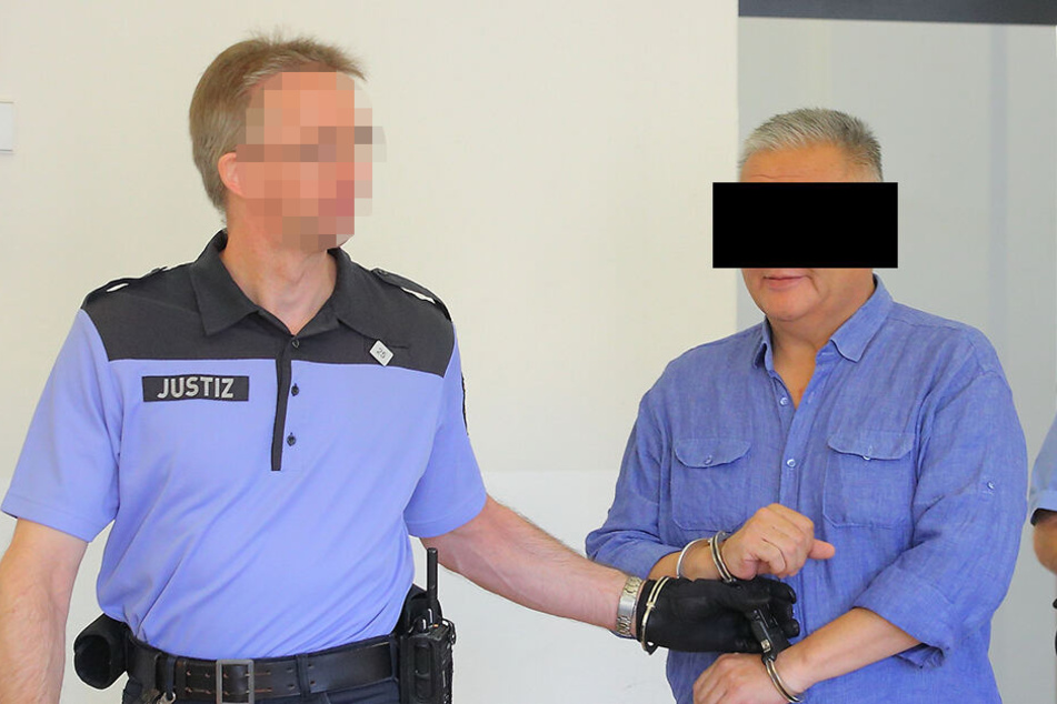 Munkhbat T. (53) ist Handelsattaché im mongolischen Generalkonsulat in Ulan-Uda in der russischen Teilrepublik Burjatien. Derzeit sitzt er auf der Anklagebank in Dresden.