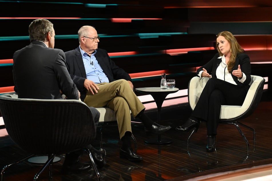 Vor dem Hintergrund einer angespannten Haushaltslage diskutierten Peer Steinbrück (78, M.) und Janine Wissler (44, r.) bei Markus Lanz (56, l.) über eine Reform des Sozialstaats.