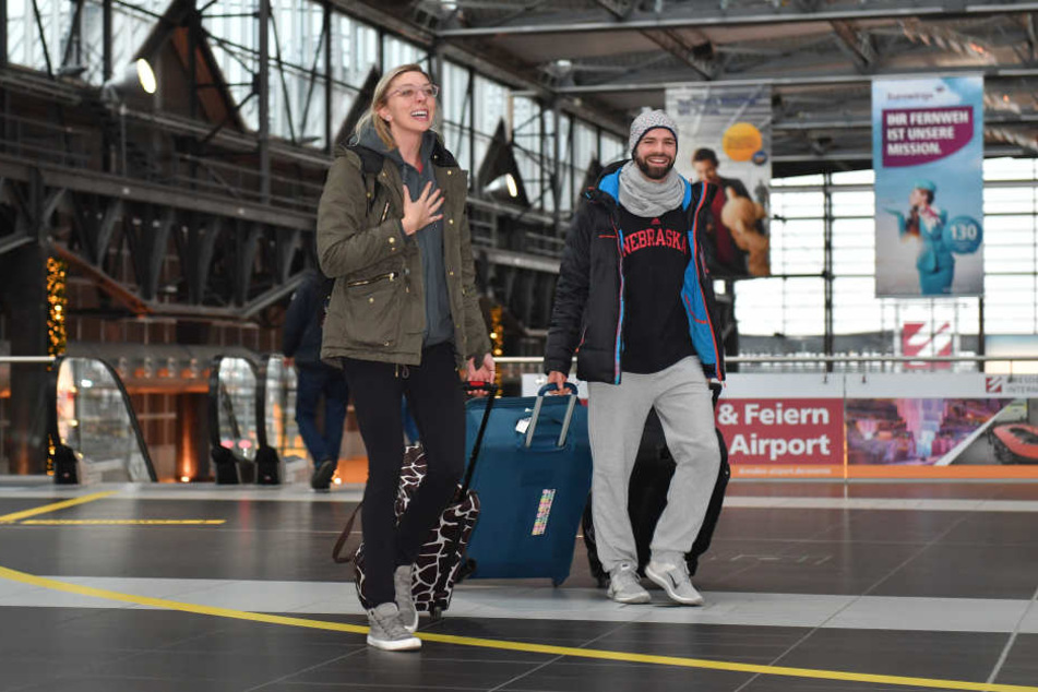 Der Moment in dem Gina klar wird, dass das zum Abschied jemand auf sie wartet.