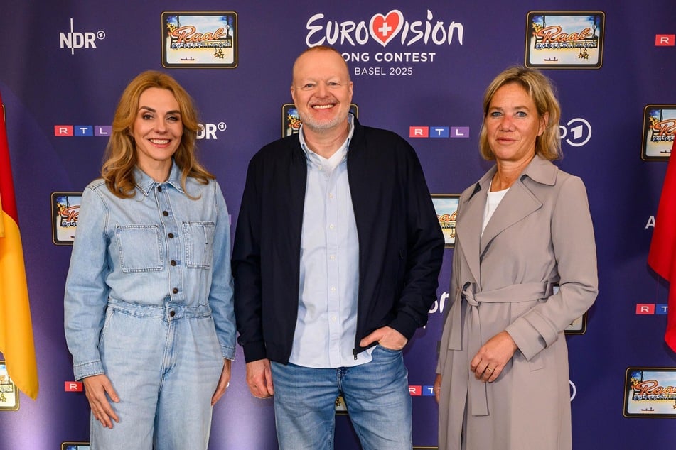 Inga Leschek (45,l.), Stefan Raab (58) und Christine Strobl (53) freuen sich, gemeinsam den Vorentscheid zum "Eurovision Song Contest" auszurichten.