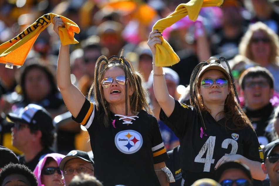 Pittsburgh Steelers fans in Heinz Stadium.