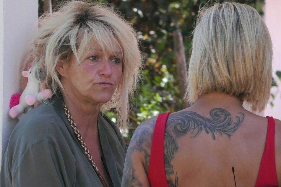 Sabrina und Willi Herrens Frau Jasmin können sich so gar nicht riechen.