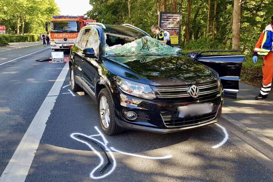Der Volkswagen wurde bei dem Unfall erheblich beschädigt.