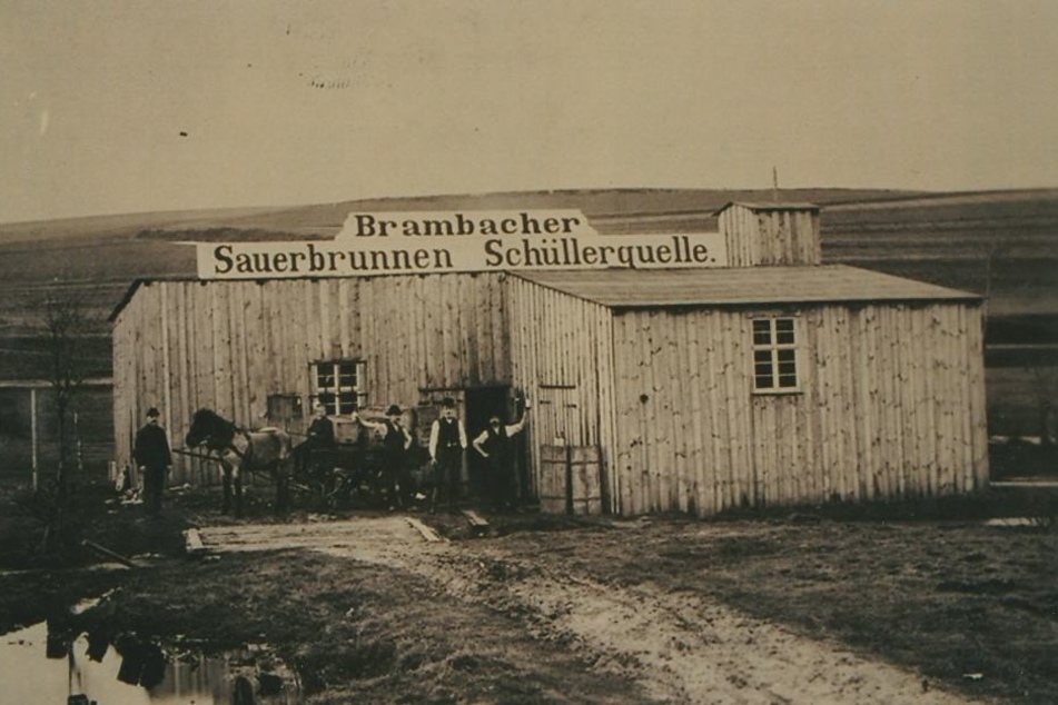 Die Brambacher Eisenquelle wurde um 1900 "Schüllerquelle" oder "Sauerbrunnen"
genannt.