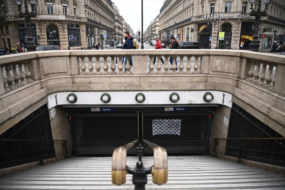 Messerattacke: Messerattacke auf Frauen in U-Bahn: Hätte Angreifer längst abgeschoben werden müssen?