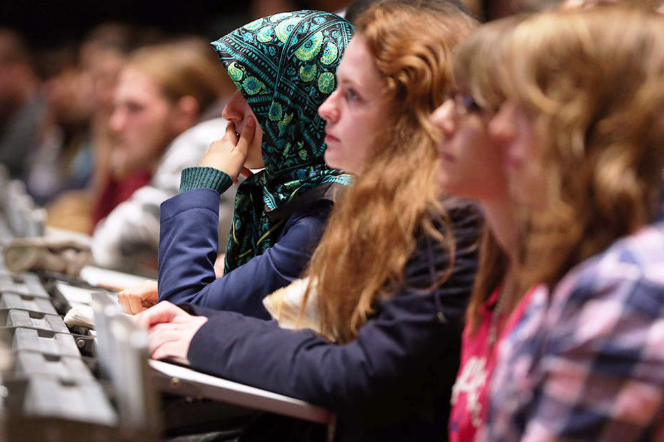 Müssen Studenten aus Nicht-EU-Ländern bald auch in NRW Studiengebühren zahlen? (Symbolbild)