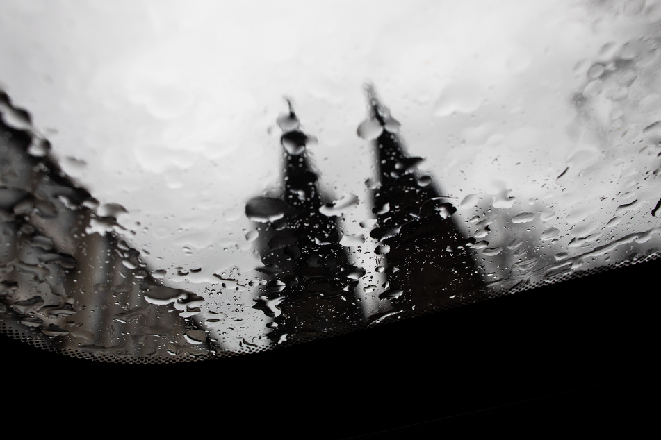 Der Kölner Dom im Regen. (Symbolbild)