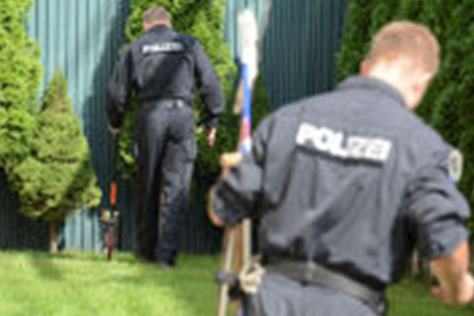 Im September suchten Polizisten auf einem ehemaligen Firmengelände an der Leipziger Apelstraße nach einer Leiche. Gefunden wurde nichts.