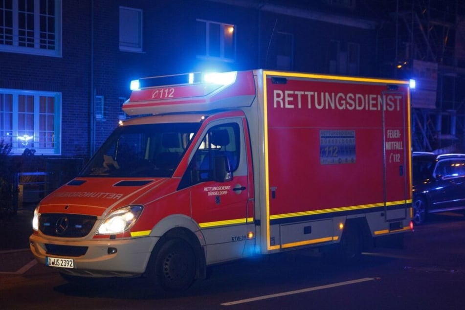 Die schwer verletzte Frau wurde in ein Krankenhaus gebracht.