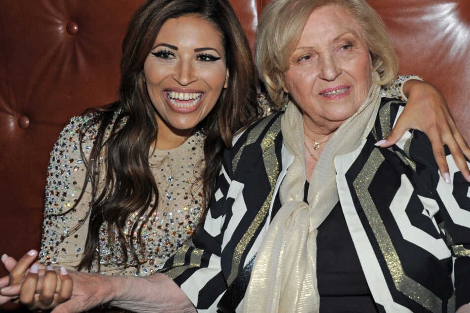 Patricia Blanco und ihre Mutter Mireille (r) auf einer Party in München. Im Frühling 2016 war die Welt noch in Ordnung.