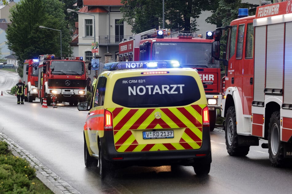 In Meerane verursachte ein Blitzeinschlag einen Dachstuhlbrand.