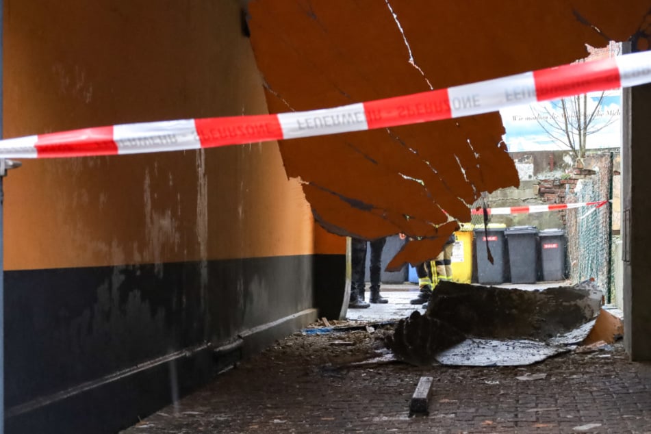 Schrecksekunde für Hausbewohner: Dach eingestürzt, Urteil von Statiker erwartet