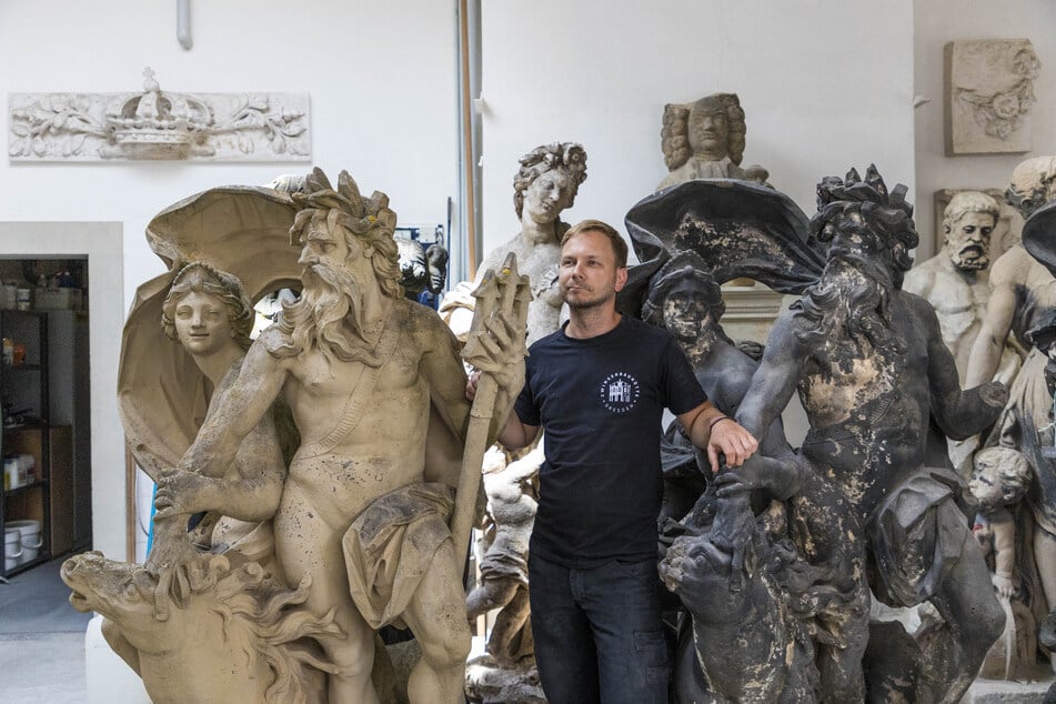 Restaurator Stephan Heisig (39) weiß genau, wie er die Figuren wieder zu neuem Glanz erstrahlen lassen kann.