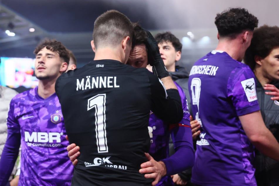 Nach dem Derbysieg gegen den CFC am Mittwoch will Aue-Keeper Martin Männel am 23. Mai in Zwickau den Pokal holen.