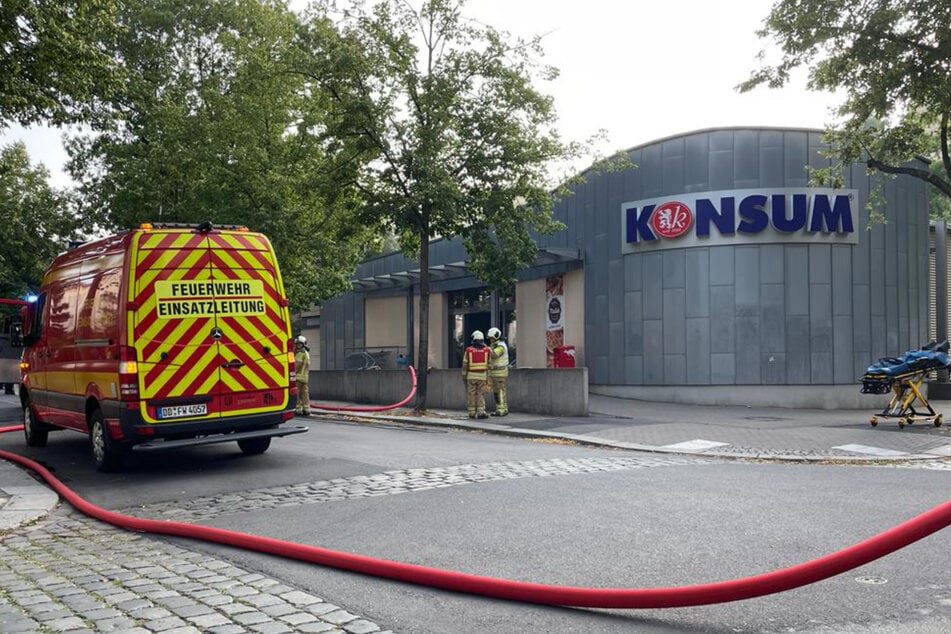 Am Samstagabend hat die Feuerwehr Dresden einen Einsatz am Konsum in der Leubnitzer Str. 8.