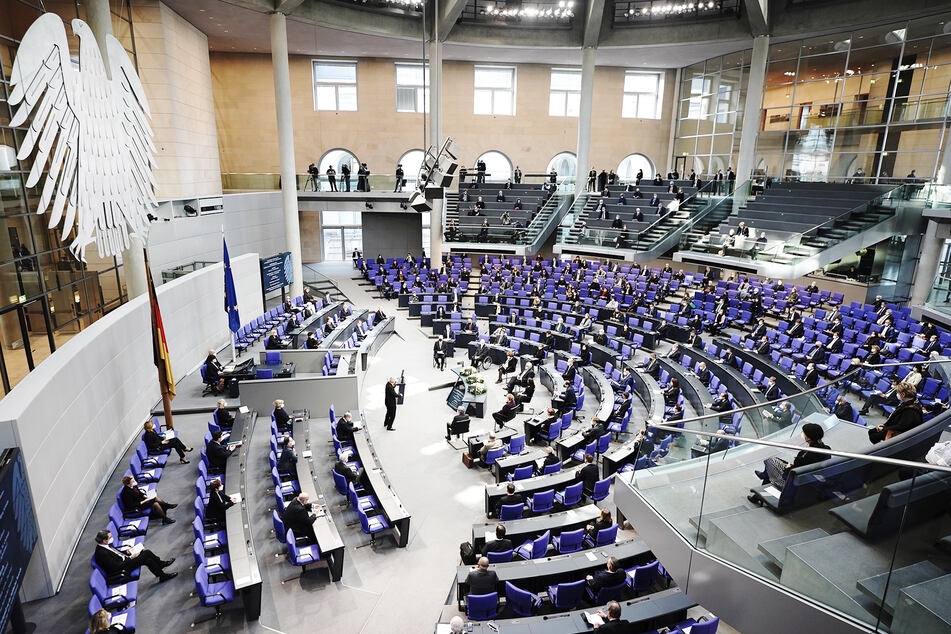 Blick in den Deutschen Bundestag. Die Sitzverteilung richtet sich nach den abgegebenen Stimmen bei der Bundestagswahl.