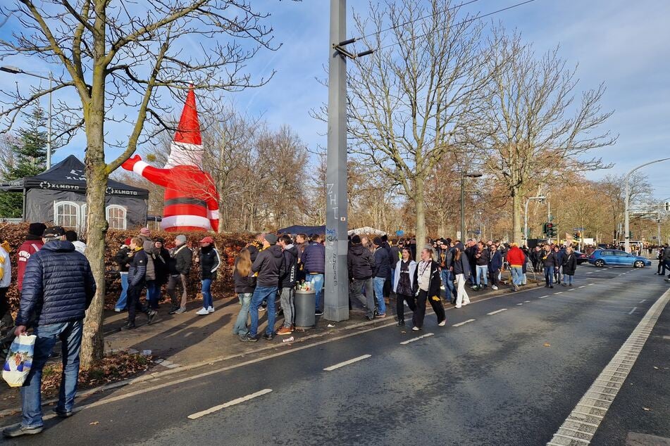 Großer Andrang zum Dynamischen Weihnachtsmarkt.
