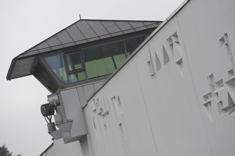 Als Liebesbrief oder Anwaltspost getarnte Nachrichten schafften es in die Gemäuer der JVA Stadelheim. Das Papier war in Drogen getränkt.