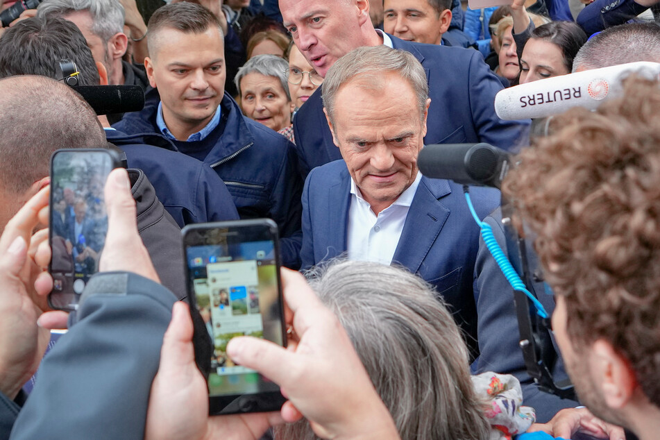 Wahllokale in Berlin voll: Menschen bestimmen Zukunft Polens