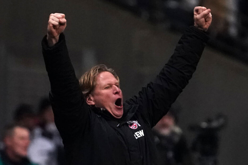 Der Kölner Trainer Markus Gisdol jubelt nach dem 2:4.
