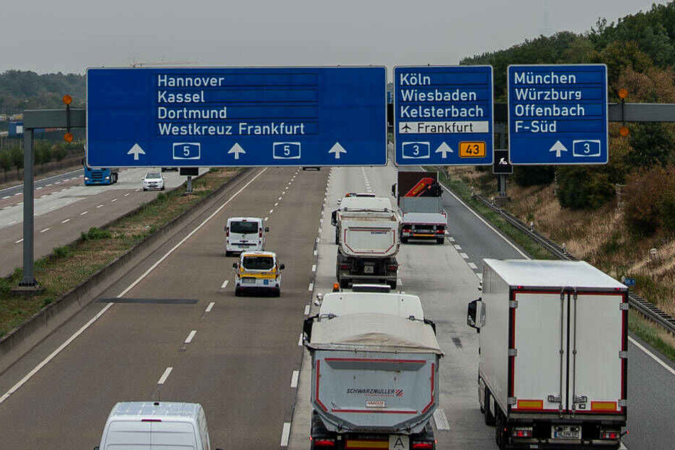 In den nächsten Wochen gibt es bei der Anfahrt zum Frankfurter Flughafen wegen Bauarbeiten diverse Änderungen und Einschränkungen.