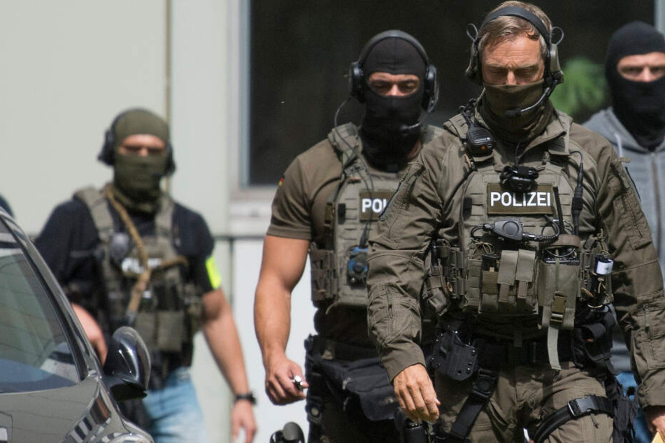 Nach seiner Ankunft in Deutschland wurde der 18-Jährige in Untersuchungshaft genommen (Symbolbild).