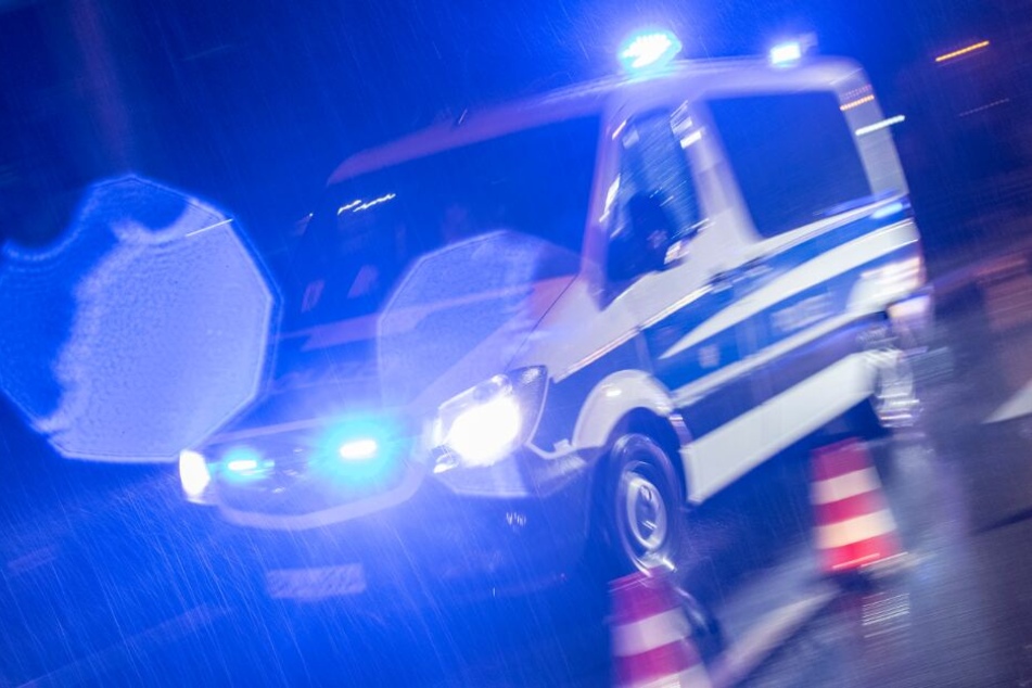Die Polizei braucht Eure Hilfe bei der Suche nach diesem EC-Karten-Betrüger. (Symbolbild)