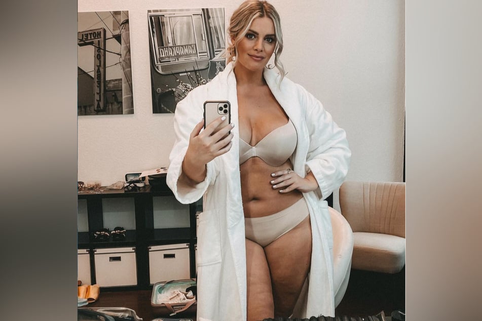 Angelina Kirsch (32) posiert in Unterwäsche auf Instagram.