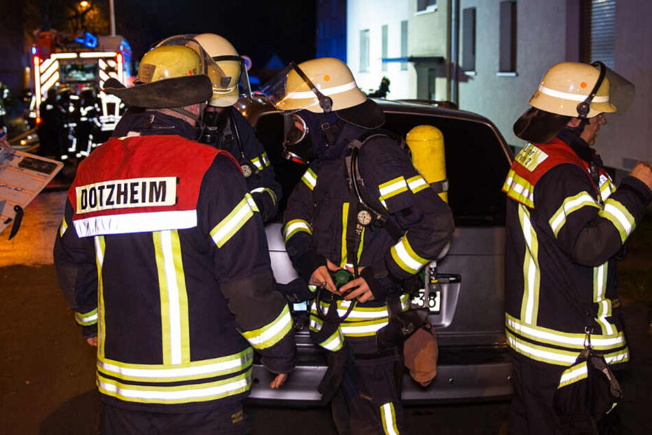 Zahlreiche Einsatzkräfte der Feuerwehr waren vor Ort.