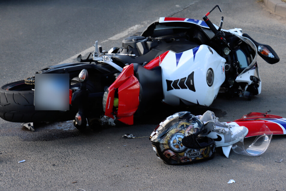 19-Jährige übersieht beim Abbiegen Motorrad: Fahrer (39) wird schwer verletzt