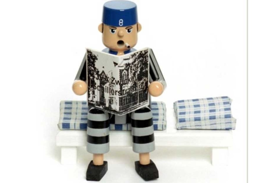 Auch dieser außergewöhnliche Räuchermann entstand in "Knastarbeit". Er wird unter anderem im Online-Shop Gitterladen verkauft.