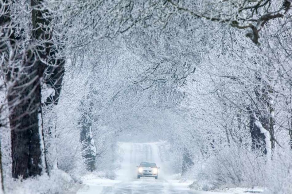 Mit dem Frost kann es auch zu glatten Straßen kommen.