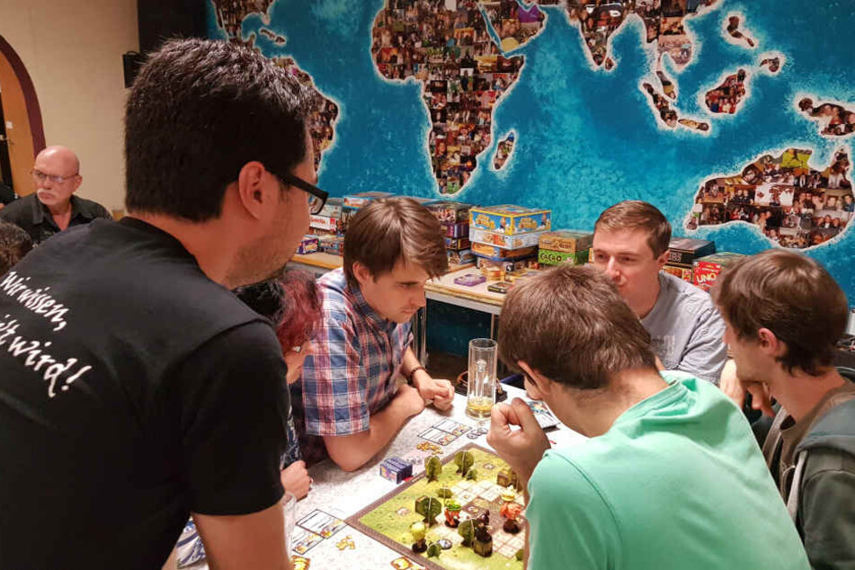 Der fröhliche Spieleabend der "Würfeltürmer" fiel aus - wegen eines Einbruchs.