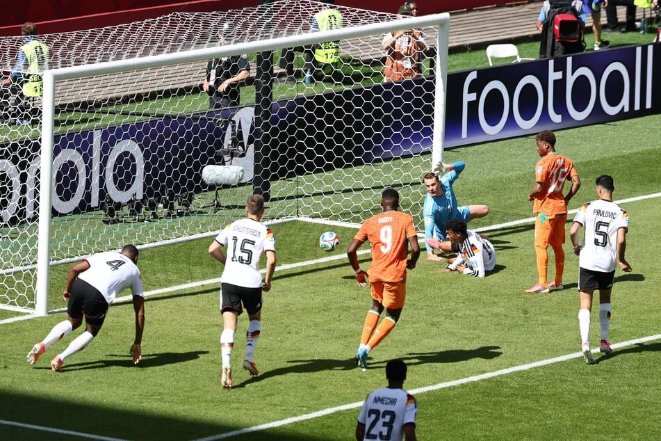 Deutschland liegt nach 30 Minuten mit 0:1 gegen die Elfenbeinküste zurück.