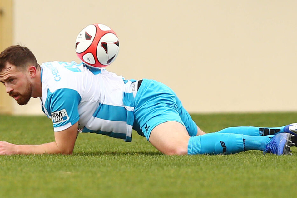 Hilfe, wo ist der Ball? Den Durchblick verlor Pascal Itter höchstens im Testspiel, wie hier gegen Steinbach. In der Liga und im Landespokal war Itter gesetzt. Er spielte so oft wie kein anderer.