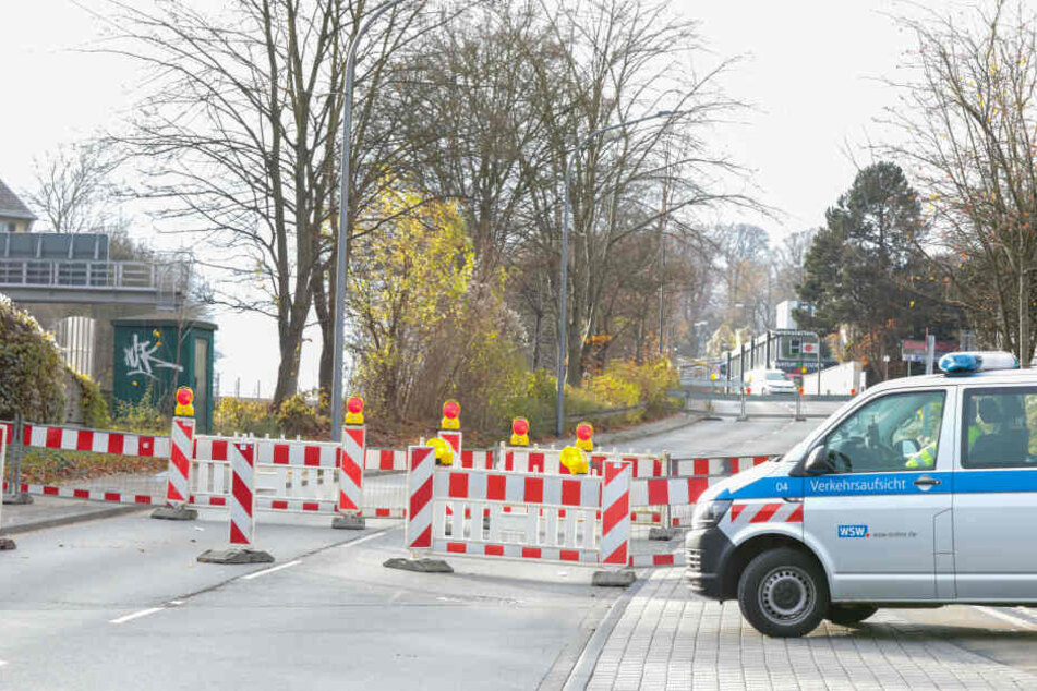 Die Straße wurde vorsichtshalber gesperrt.