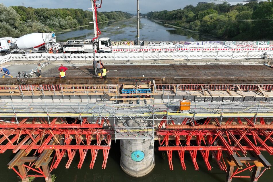 Die Zeppelinbrücke ist seit Jahren baufällig und wird umfangreich saniert. (Archivbild)