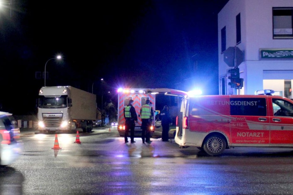 Bei dem Unfall in Bergisch Gladbach wurde ein Radfahrer schwer verletzt.