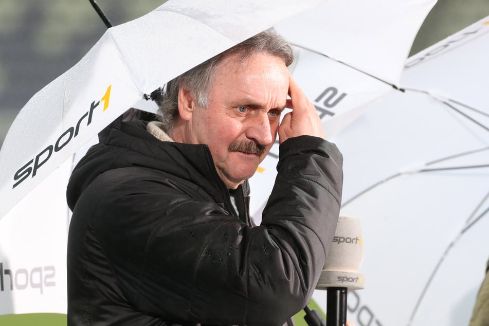 Kult-Trainer Peter Neururer (71) kann die 44-Mann-Kader-Maßnahme von Jürgen Klopp (59) nicht nachvollziehen.