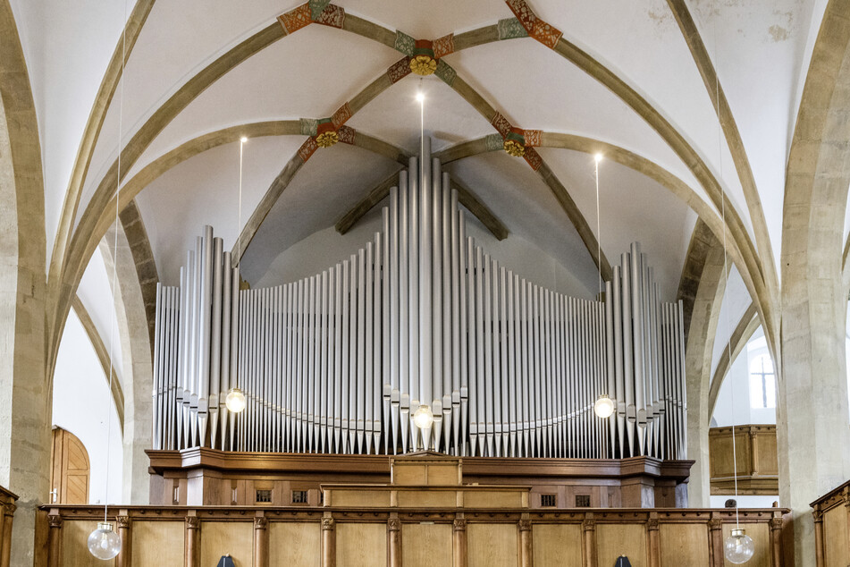 Der Innenraum der Meißner Frauenkirche mit Blick auf die Jehmlich-Orgel.