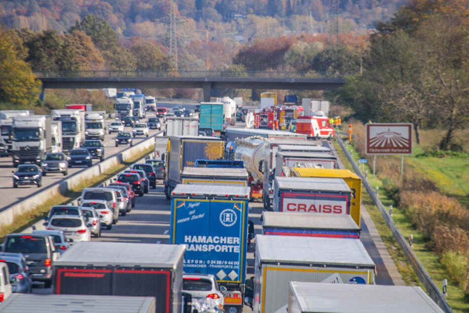 Kilometerweiter Stau auf der A5.