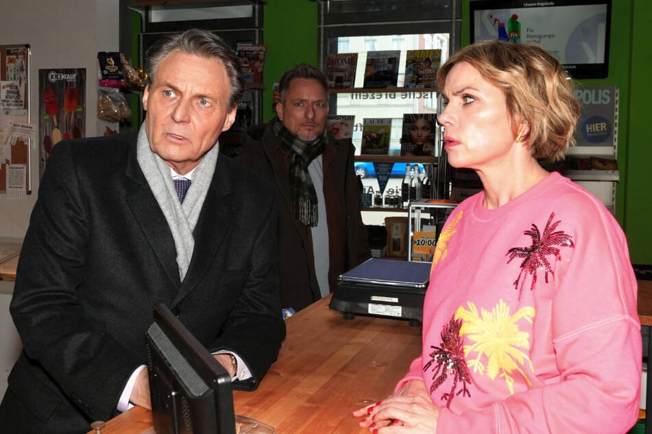 Michi (M.) sieht argwöhnisch mit an, wie Yvonne und Joachim wieder gemeinsam an einem Strang ziehen.