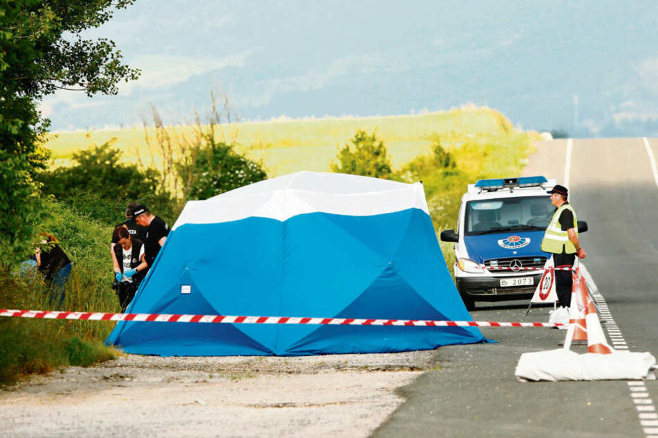 Spanische Ermittler dokumentieren den Fundort der Leiche im baskischen Asparrena. Nach bisherigen Ermittlungen hat der marokkanische Trucker die Tote hier am 18. Juni abgelegt.