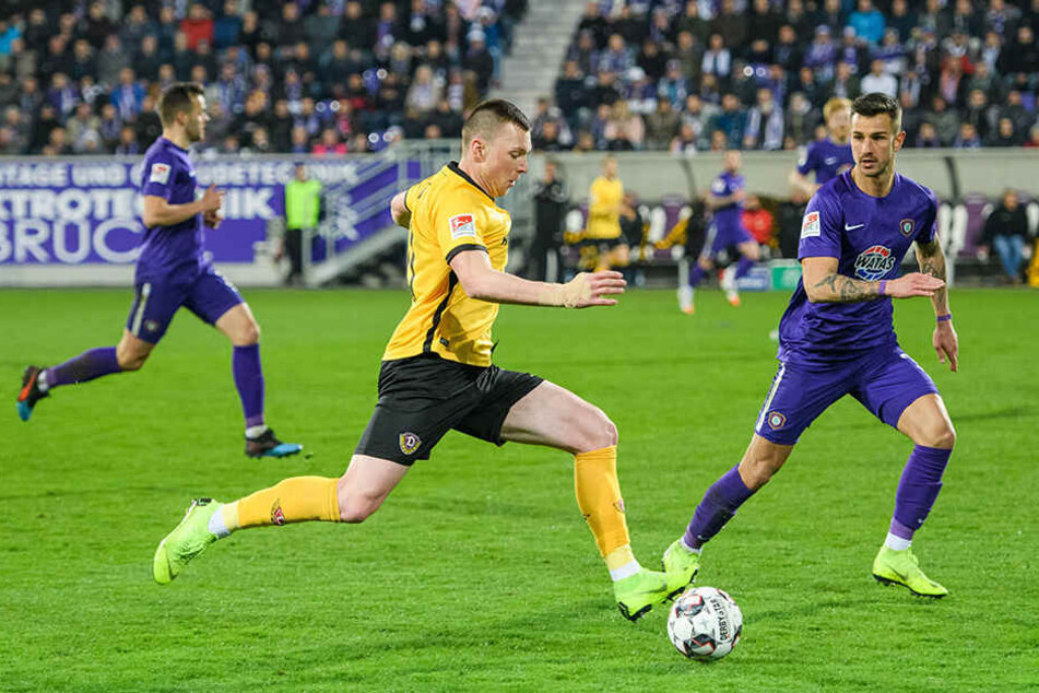 Dynamos Haris Duljevic (M.) hat mit seiner guten Leistung im Sachsenderby einen großen Schritt nach vorn gemacht. Er leitete gegen Aue zwei Treffer ein.