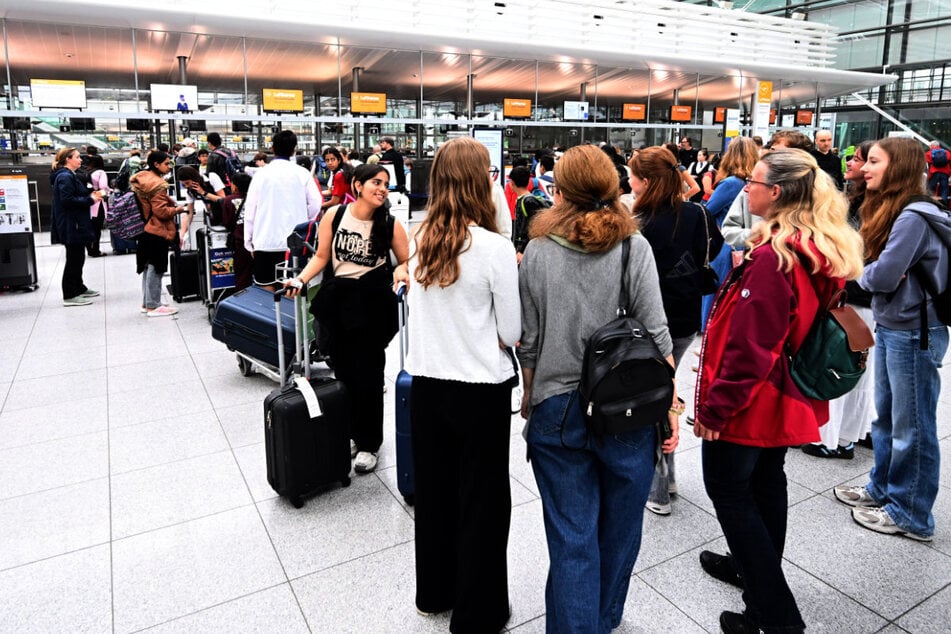 Wer gut vorbereitet am Flughafen ankommt, kann sich einiges an Zeit – und vor allem Stress – sparen. (Archiv)