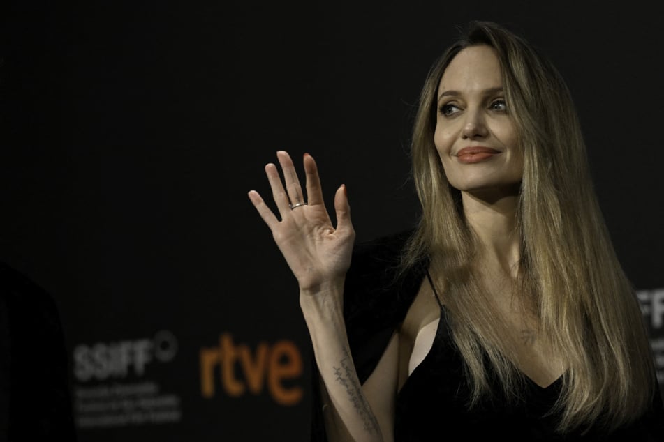 Angelina Jolie expresses fear for free expression: "I don't recognize my country"