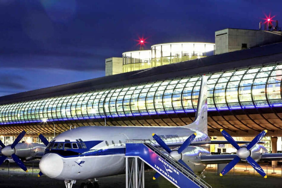 Das Unternehmen will sowohl Charter- als auch Linienfrachtflüge mit seinen Fluggesellschaften AirBridgeCargo Airlines und Volga-Dnepr Airlines durchführen.