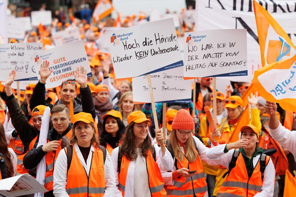 Der Marburger Bund fordert für die bundesweit 60.000 Ärzte an Kommunalkliniken etwa 8,5 Prozent mehr Geld bezogen auf ein Jahr. (Symbolbild)